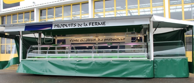 R 5+2 remorque vitrine à poteaux latéraux