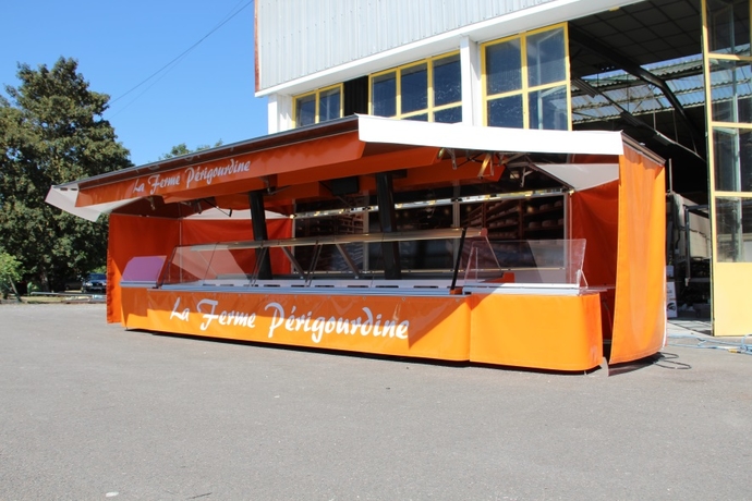 R 5+2 remorque vitrine à poteaux centraux