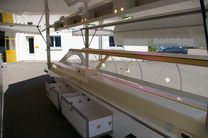 R 5+2 remorque vitrine à poteaux latéraux