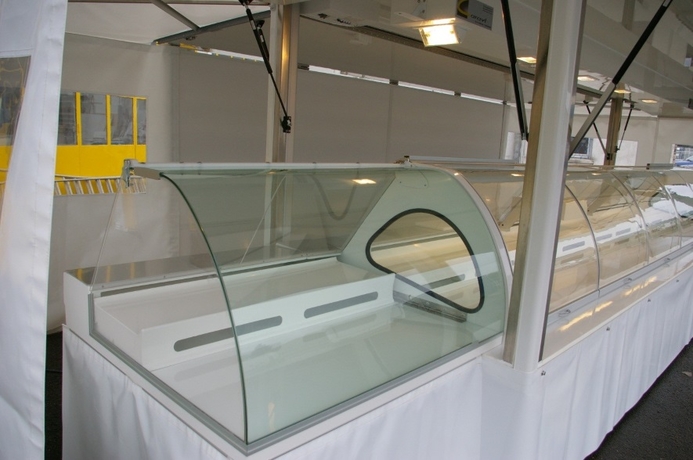 R 5+2 remorque vitrine à poteaux latéraux