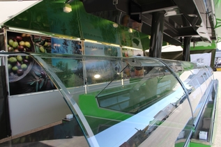 R 6+2 remorque vitrine olives à poteaux centraux