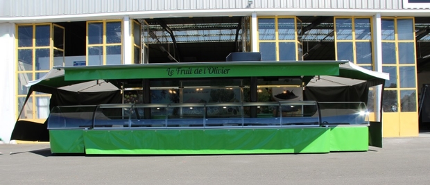 R 6+2 remorque vitrine olives à poteaux centraux