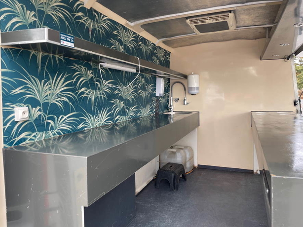 CAMION FLEURISTE - 104 000 KM - 20000€ TTC