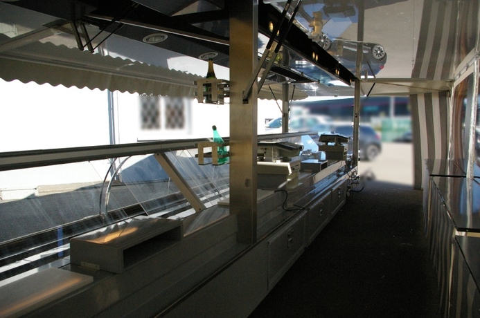 R. 11+2 remorque vitrine